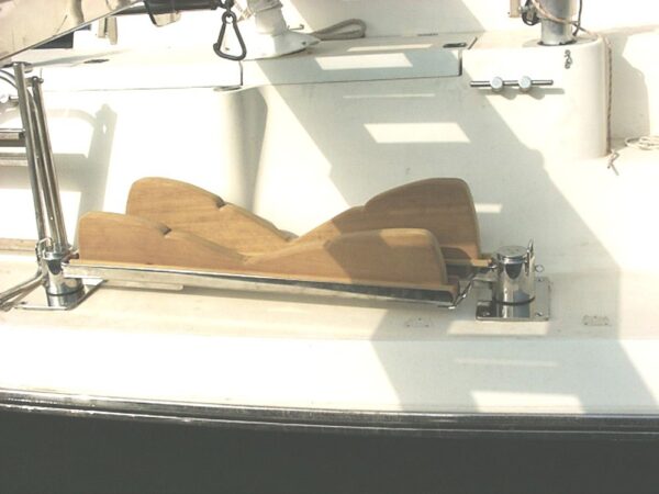 swi-tec dinghy-support-turnable-maru