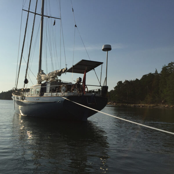 anchor-rolling-heck-using-scandinavia-maru-watersport