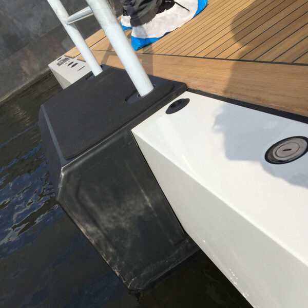 transomfender bumper marine fender megafend solid on board platform